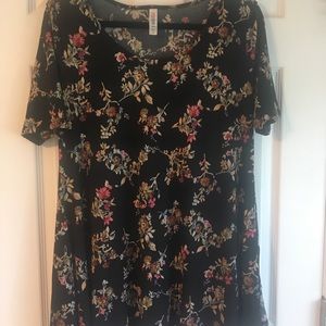 Lularoe floral perfect tee